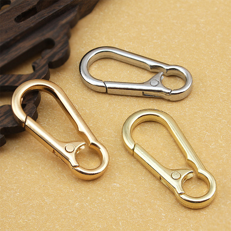 Factory wholesale metal car keychain unisex waist hanging carabiner creative gift luggage backpack hook