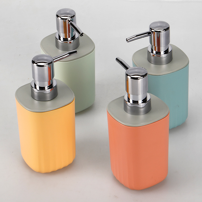 Cuatro piezas de baño simple color sólido conjunto de baño taza de enjuague de cepillo de dientes caja de jabón plástico personalizado