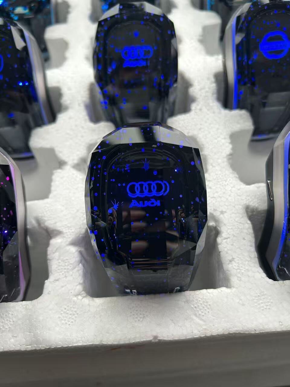 Colorful luminous gear shift knob modification suitable for Toyota Corolla and other models, crystal luminous gear shift modification