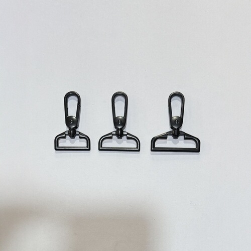 Electrophoresis black round dot large plate buckle dog buckle webbing buckle bag rotating snap hook handbag luggage hook buckle spring ring