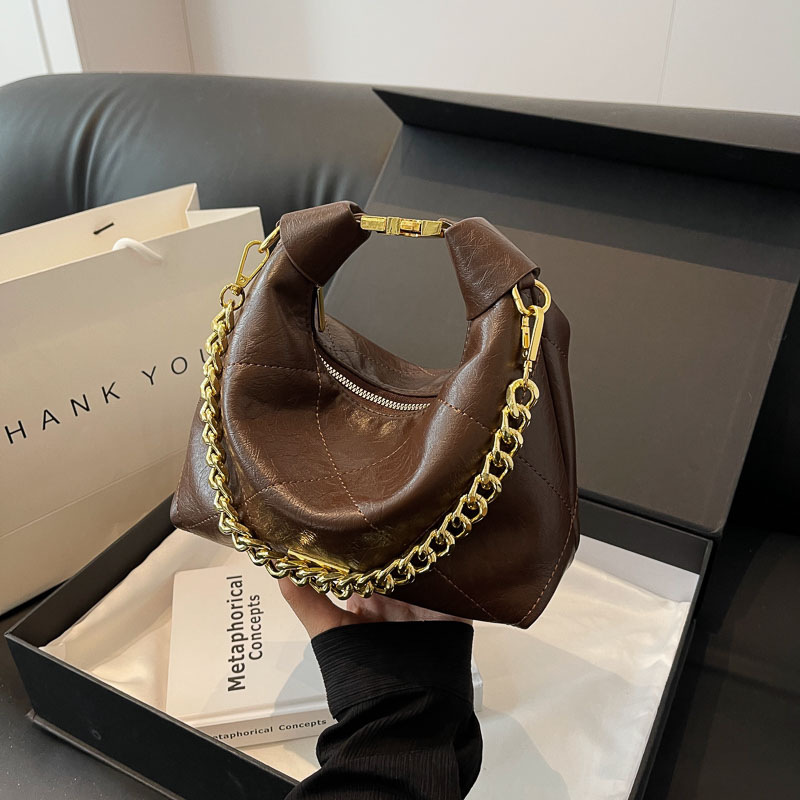 샤넬 스타일 마름모꼴 체인 가방 여성의 2024 년 새로운 가을과 겨울 빈티지 원 숄더 언더암 가방 여성을위한 하이 엔드 크로스 바디 백