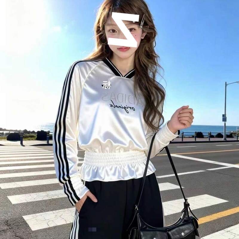 Spring New Ballet-Style V-Neck Pleated Long-Sleeved T-Shirt for Women with Embroidery Design, Fashionable Casual Sports Top