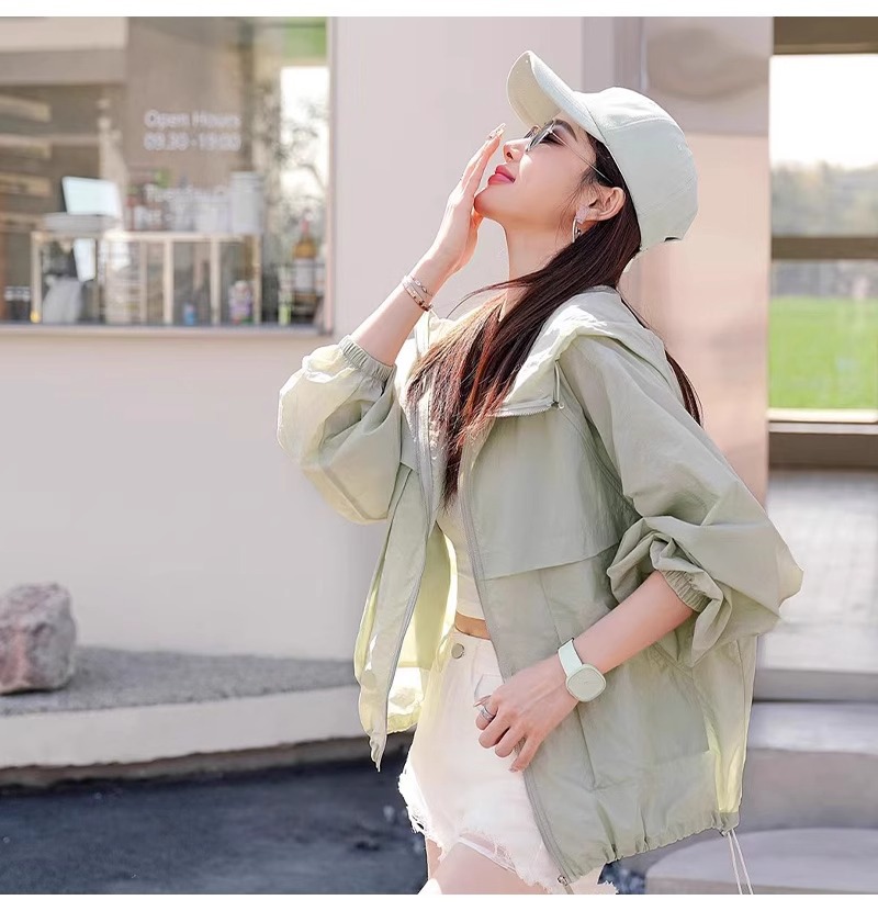 Áo chống nắng nữ dáng rộng có mũ, chất liệu mỏng nhẹ thoáng khí — Màu xanh lục nhạt chi tiết 18