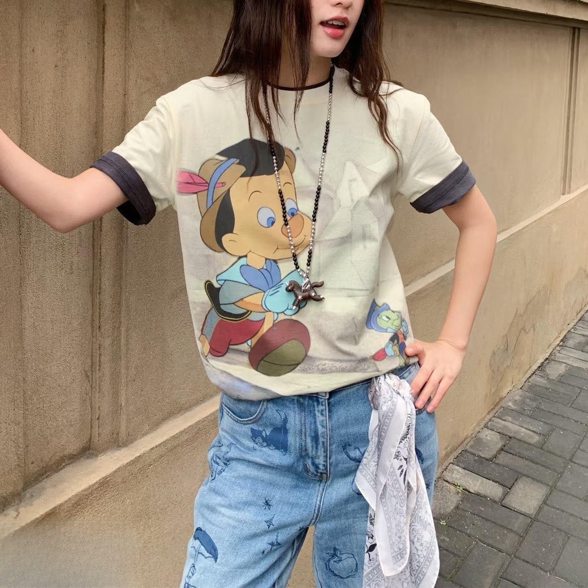 B26春新款卡通落肩T恤【商场同款】宽松休闲减龄圆领短袖上衣女