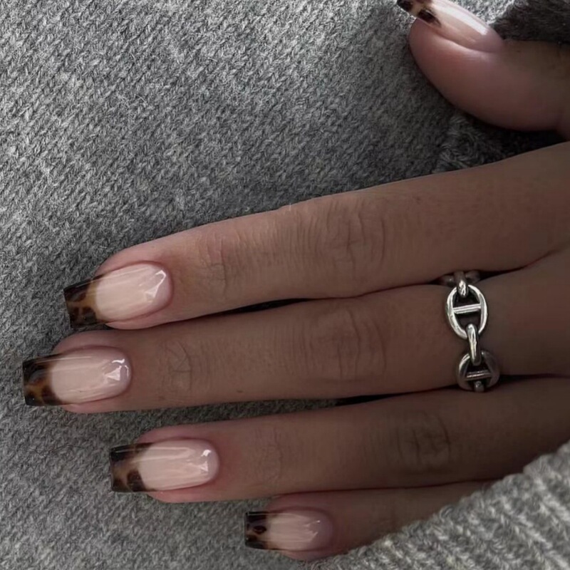 Cross-border Leopard Wear Armor 24 Fake Nails Removable Autumn and Winter Short Nail Armor Removable Finished Products Cross-border Leopard Wear Armor 24 Fake Nails Removable Autumn and Winter Short Nail Armor Removable Finished Products