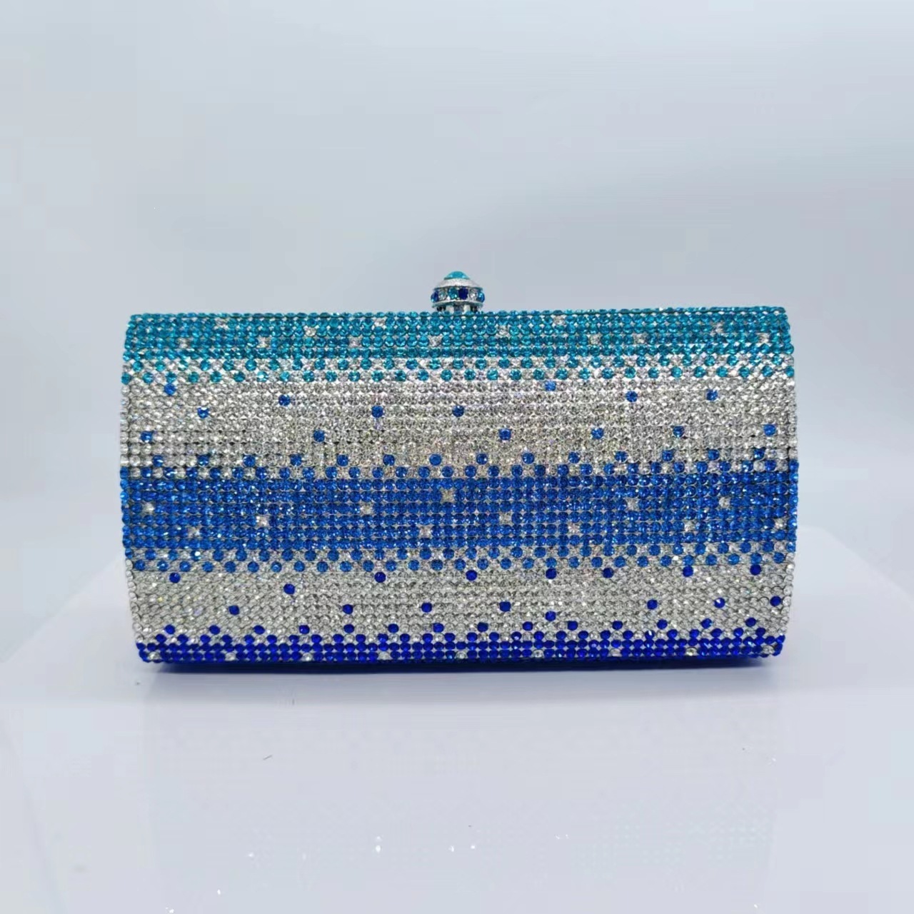 * nuevo paquete de cena de diamantes transfronterizo bolsas de mano de banquete europeas y estadounidenses caja metálica dura llena de diamantes bolsas de mujer bolsa de embrague