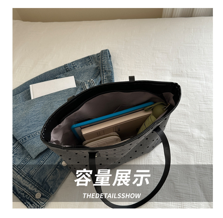 The 2024 new Korean-style tote bag with a college style is stylish, elegant and beautiful. It is a large-capacity single-shoulder and underarm commuter handbag undefined