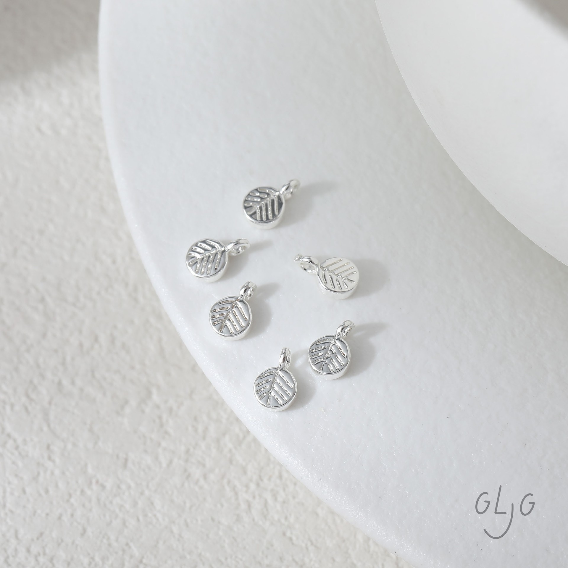 Small thick silver 1 piece