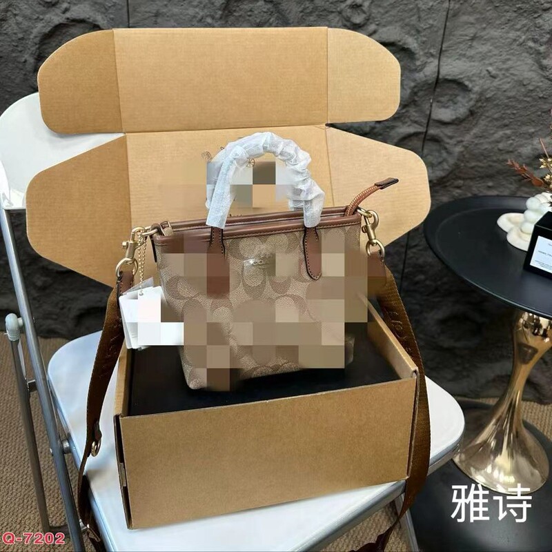 Coach C's New City15 Tote Bag Satchel Vegetable Basket Classic Printed Shoulder Crossbody Bag Fashionable Women's Bag Coach C's New City15 Tote Bag Satchel Vegetable Basket Classic Printed Shoulder Crossbody Bag Fashionable Women's Bag