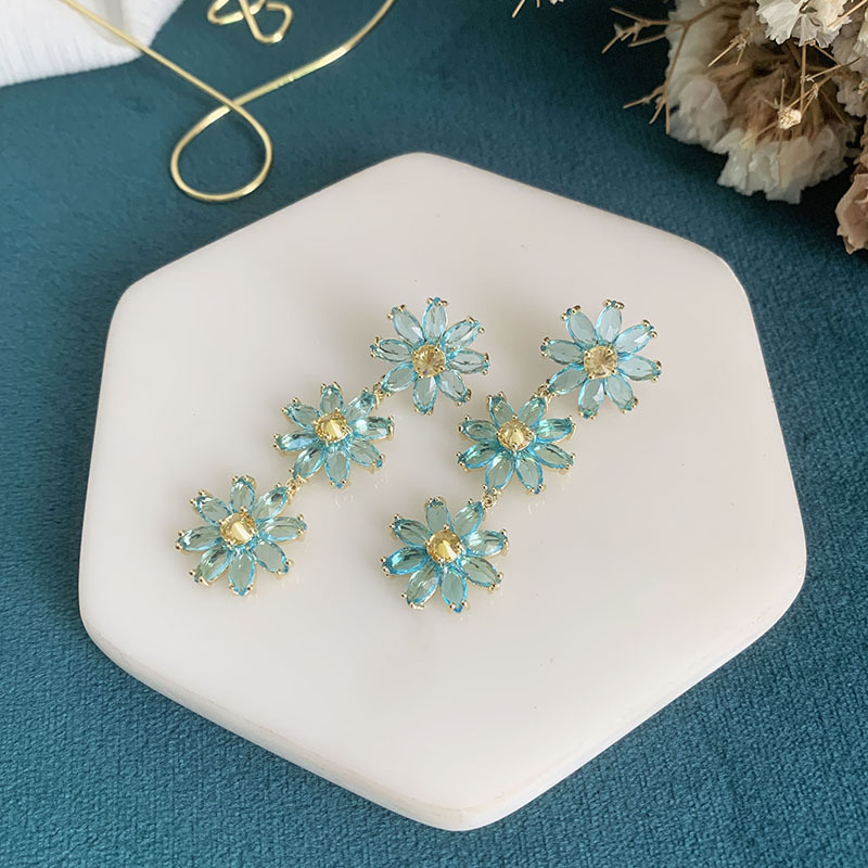 Fashion Blue Daisy Long Super Flash Transparent Copper Earrings display picture 2