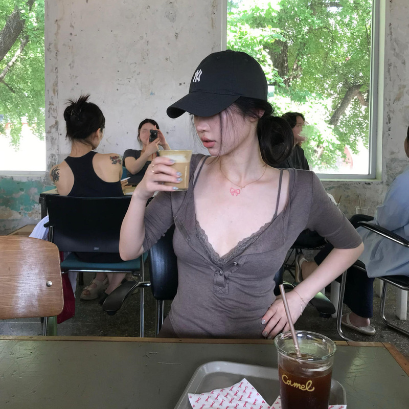Spicy girl style lace camisole layered with mid-sleeve henley half-open collar T-shirt two-piece set for women, new summer fashion top