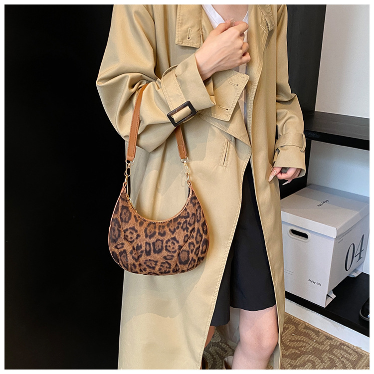 Leopard print cross-border niche bags for women, versatile and fashionable new retro underarm bag, stylish and individual commuting single-shoulder bag undefined