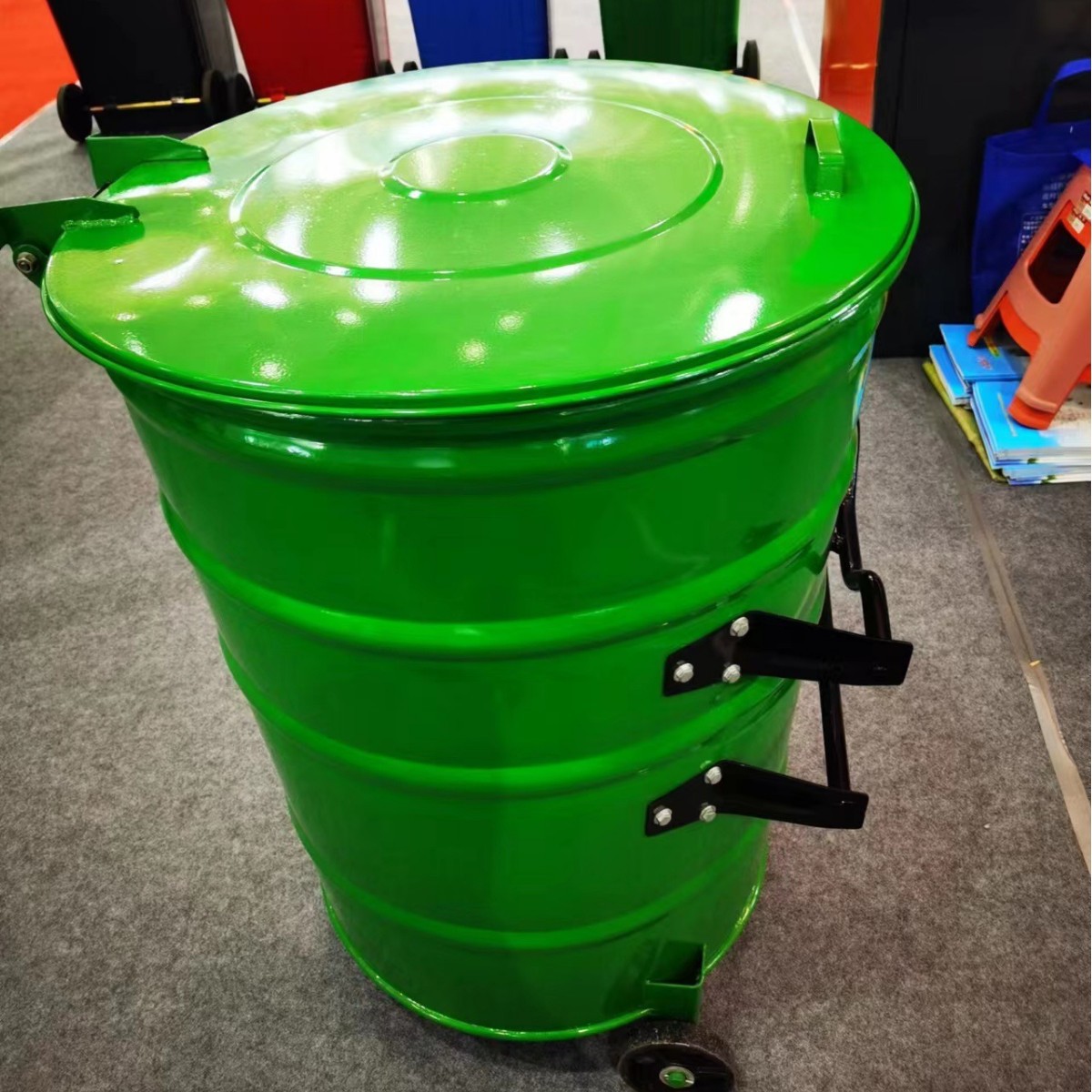 厂家供应360升圆形铁质垃圾桶镀锌钢板挂车垃圾桶360l铁皮圆圆筒