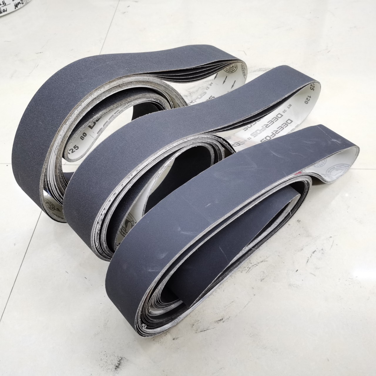 鹿牌软布碳化硅砂带铜铝抛光拉丝砂带 金属打磨带 不锈钢抛光砂带