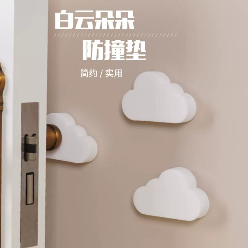 Простая домашняя стена сталкивается с дверью одежды