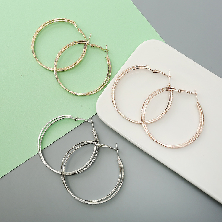 Fashion Three-color Big Circle Metal Earring Wholesale display picture 3