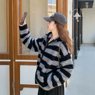 韩系撞色条纹羊羔毛连帽开衫外套女春秋2026新款慵懒风时尚上衣