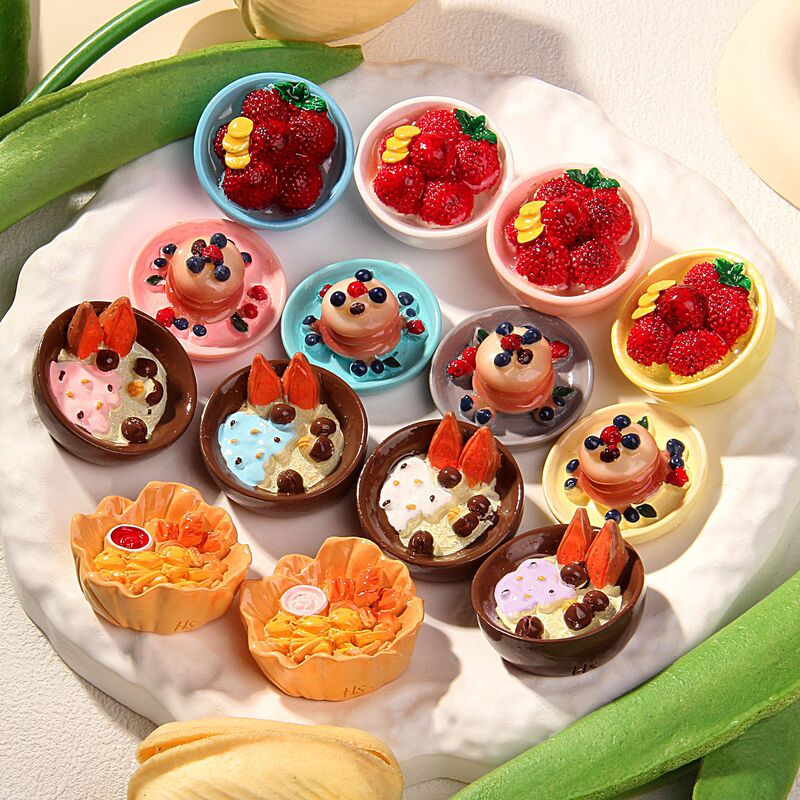 DIY冷蔵庫はアクセサリーのおもちゃの部品を貼ってデザートのケーキをシミュレーションします。|undefined