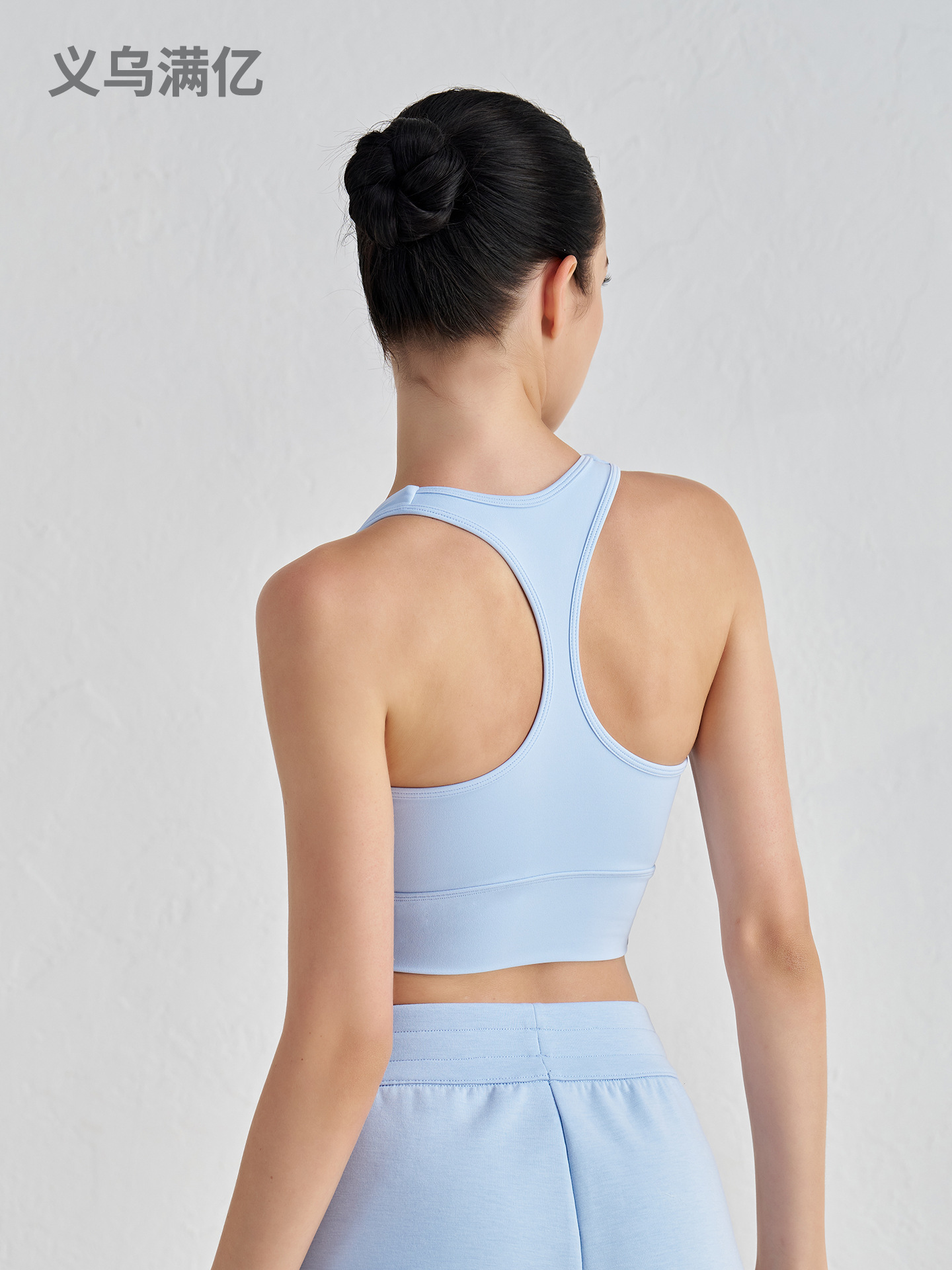 Sujetador deportivo estilo chaleco NU con un hermoso diseño en la espalda, chaleco de yoga a prueba de golpes de alta intensidad con almohadillas en el pecho, top deportivo para mujer.