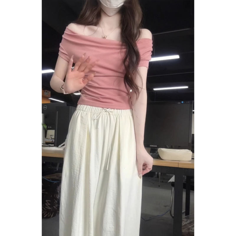 ドーパミンピンクスイングカラーフロントショルダースリム半袖Tシャツシックで美しいワンショルダーショートトップ女性夏