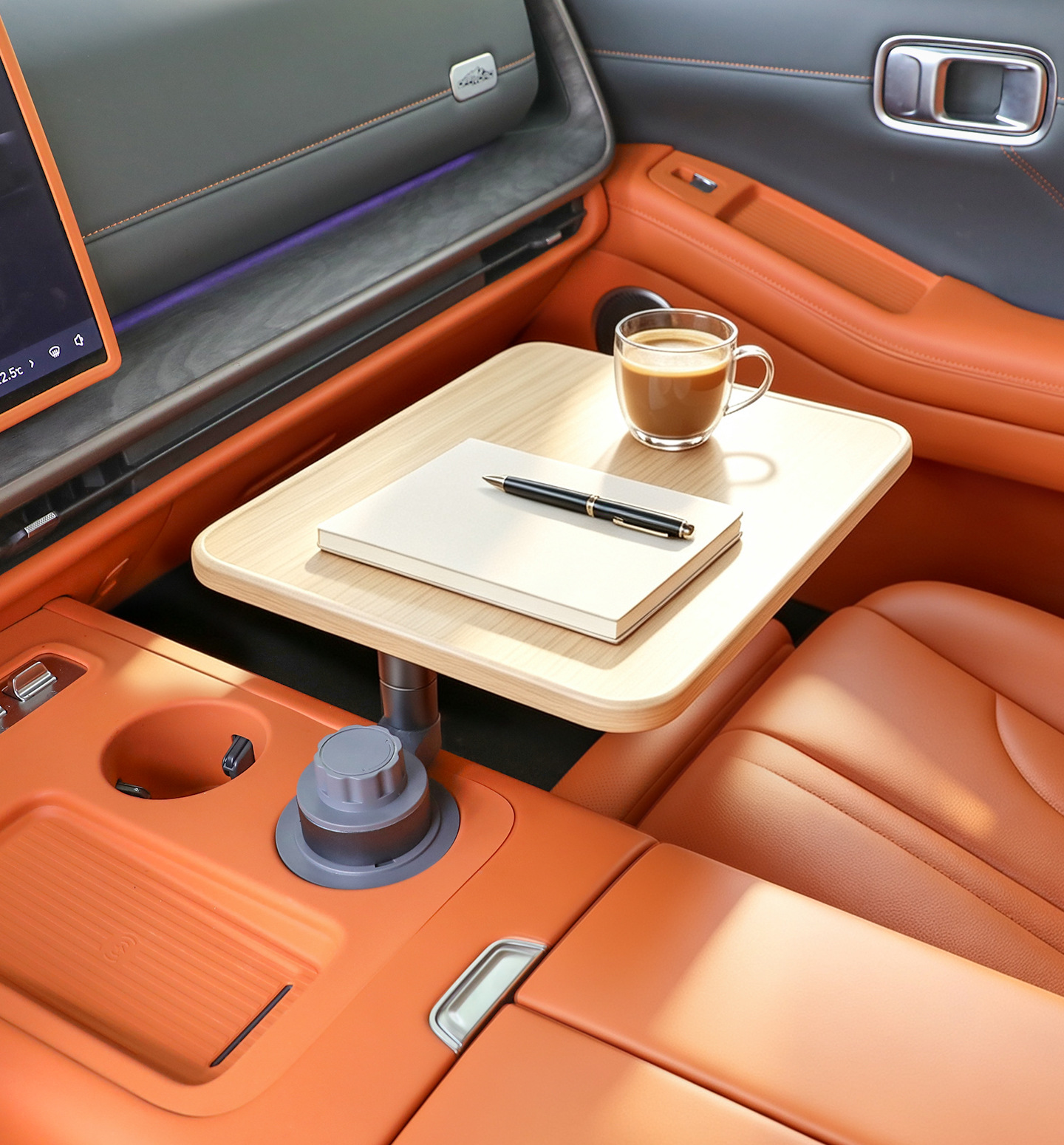 Haval Great Wall H10 central console floating table is stable and does not wobble, suitable for eating and working in the car, a vehicle-mounted storage tray