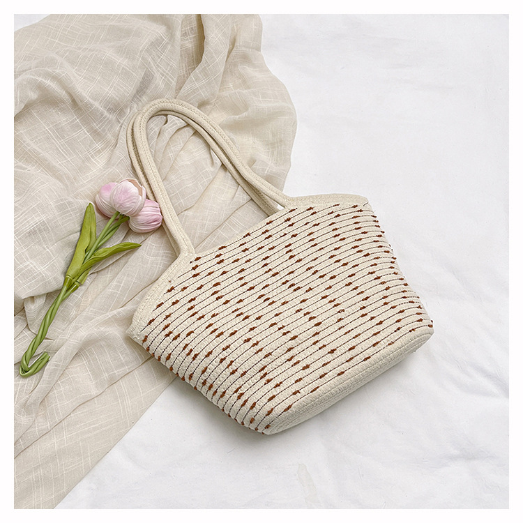 A trendy and stylish underarm bag for summer, a simple single-shoulder bag for women, and a fashionable, casual, and high-quality bag undefined