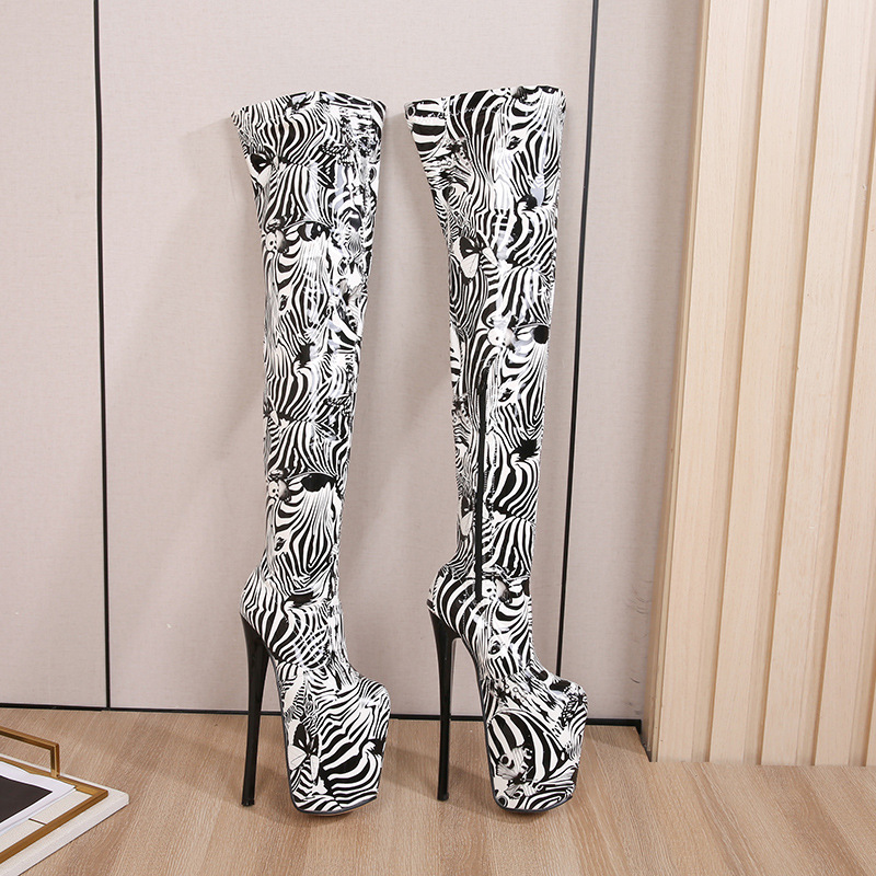 Boot nữ cổ cao quá gối họa tiết ngựa vằn, gót 19 cm, dáng ôm chân co giãn — Hình ảnh Tạp Chí chi tiết 21