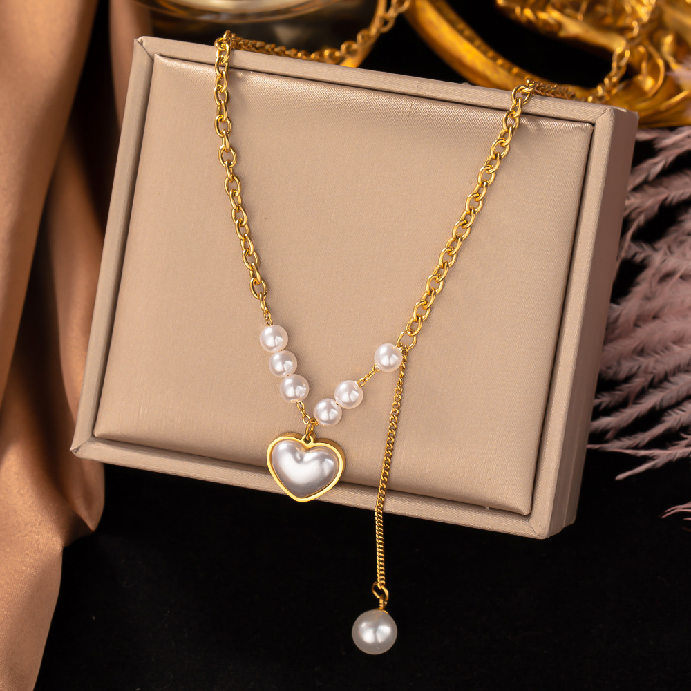 Artificial Pearl Titanium Steel 18K Gold Plated Fashion Beaded Plating Inlay Heart Shape Artificial Pearls Pendant Necklace display picture 2