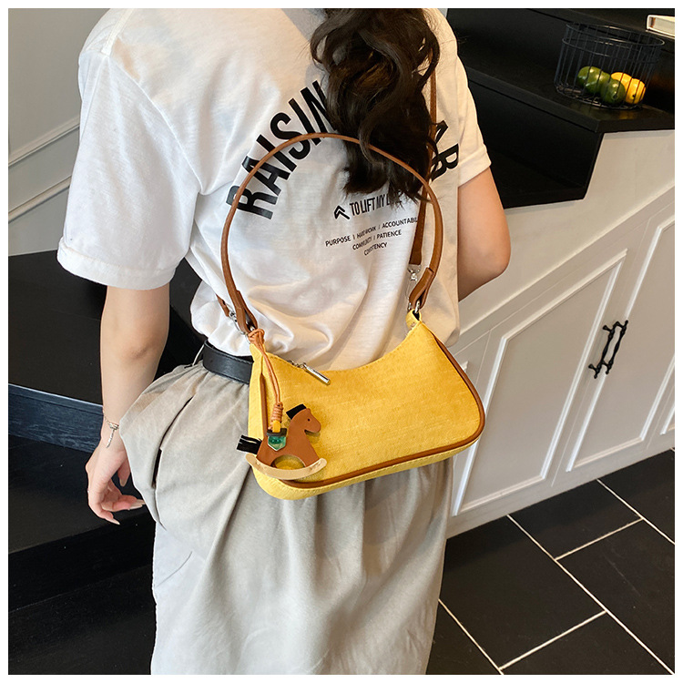A niche design and fashionable underarm bag for summer 2025, a versatile and high-quality crossbody bag for women's daily commuting undefined