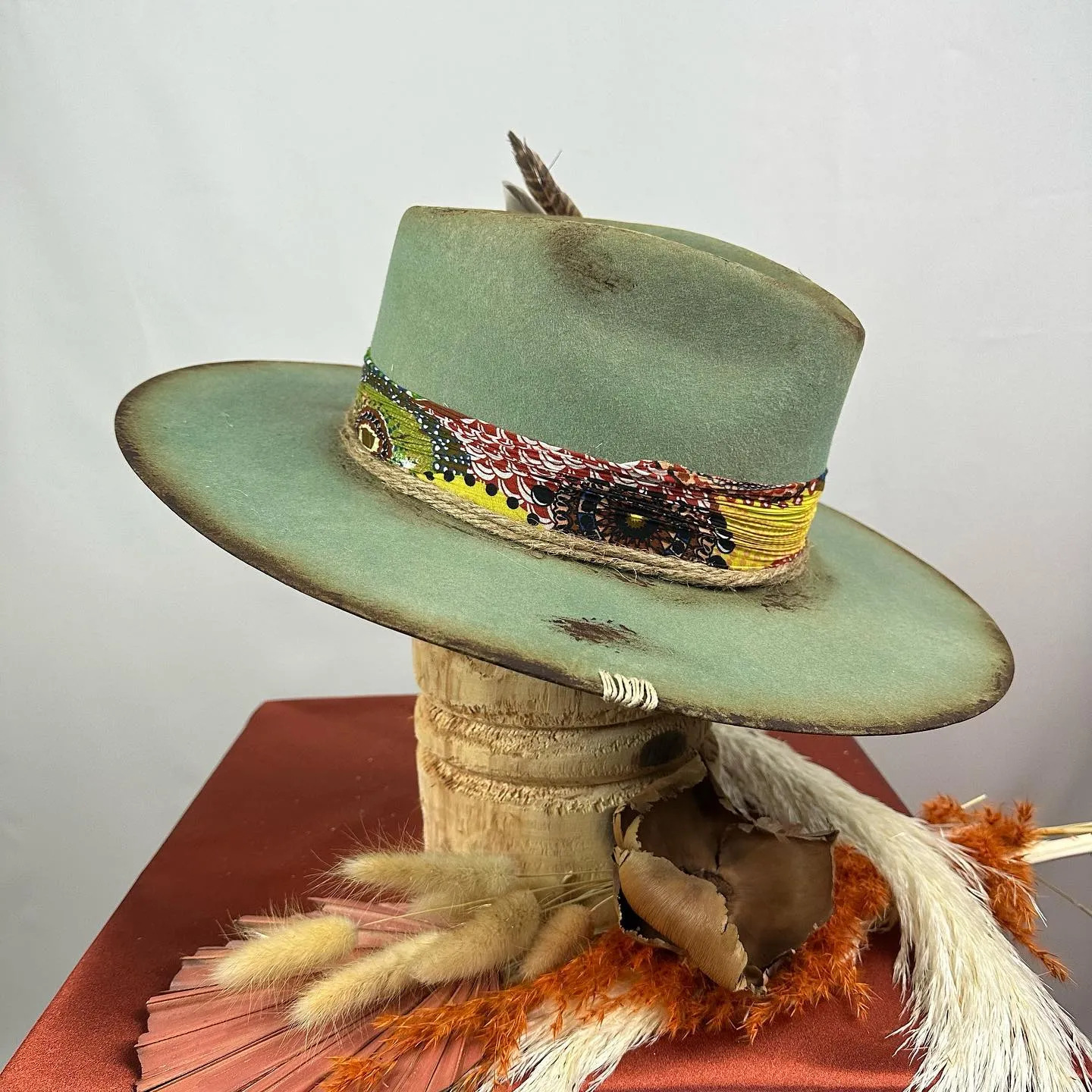 Stile etnico con cinghie intrecciate usurate, cappelli in feltro puro, cappelli di lana alla moda per l'esterno_voghion.com