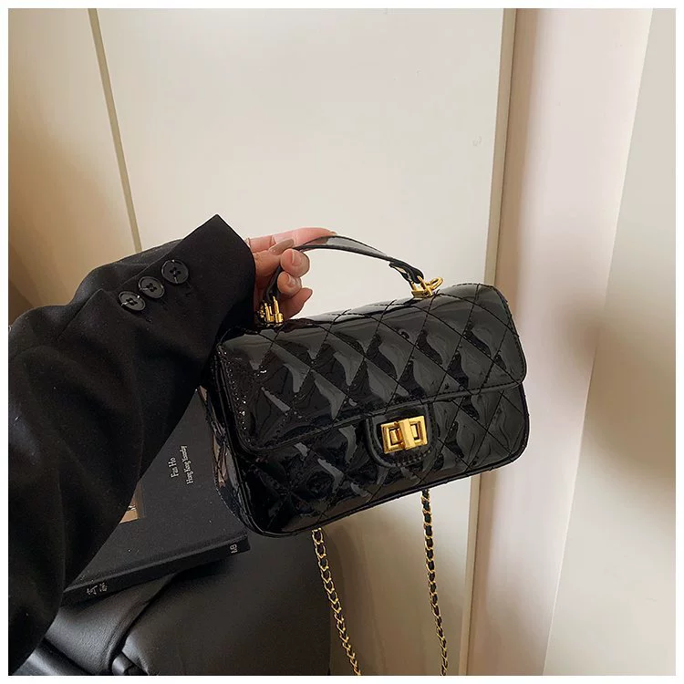 Shoulder bag with diamond pattern, one-shoulder bag, chain, Chanel style, genuine leather