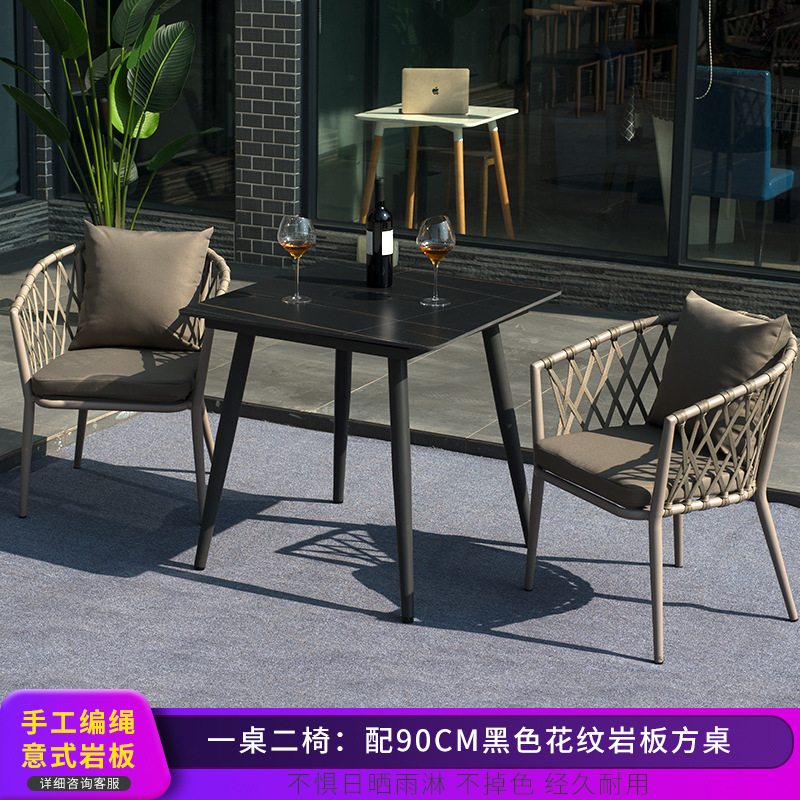 Conjunto de mesa y sillas para exteriores, mesa y sillas de comedor de ratán para patio de villa, conjunto de tres piezas de silla de ratán para balcón nórdico, muebles sencillos, material de ratán.