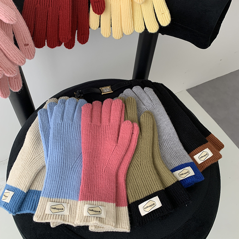 Guantes de punto para mujeres 2025 invierno nuevo color de colisión de empalme para montar calentamiento largo pantalla táctil cinco dedos guantes