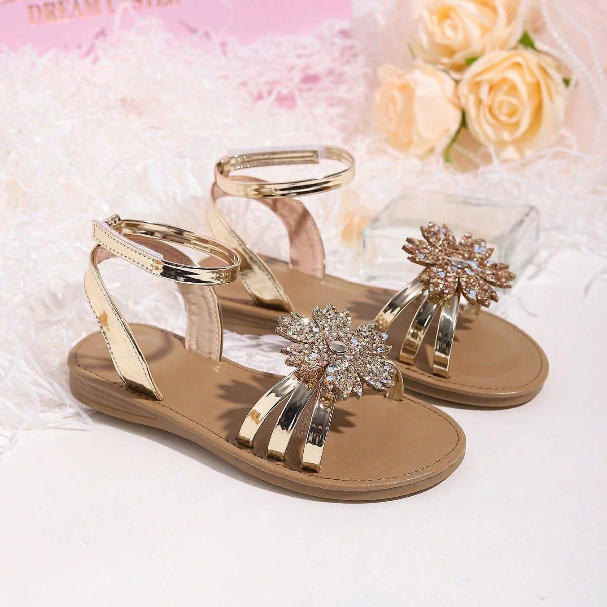 Трансграничная внешняя торговля Французские круглые стразы цветы плоского дна девушки модные плоские сандалии