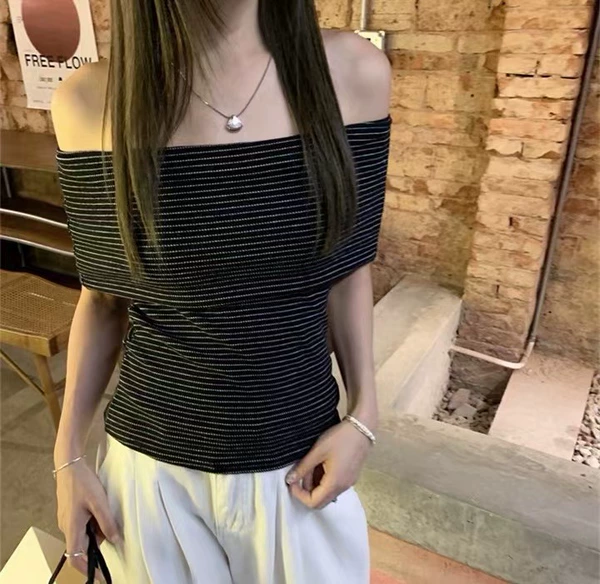 Black strip 18042