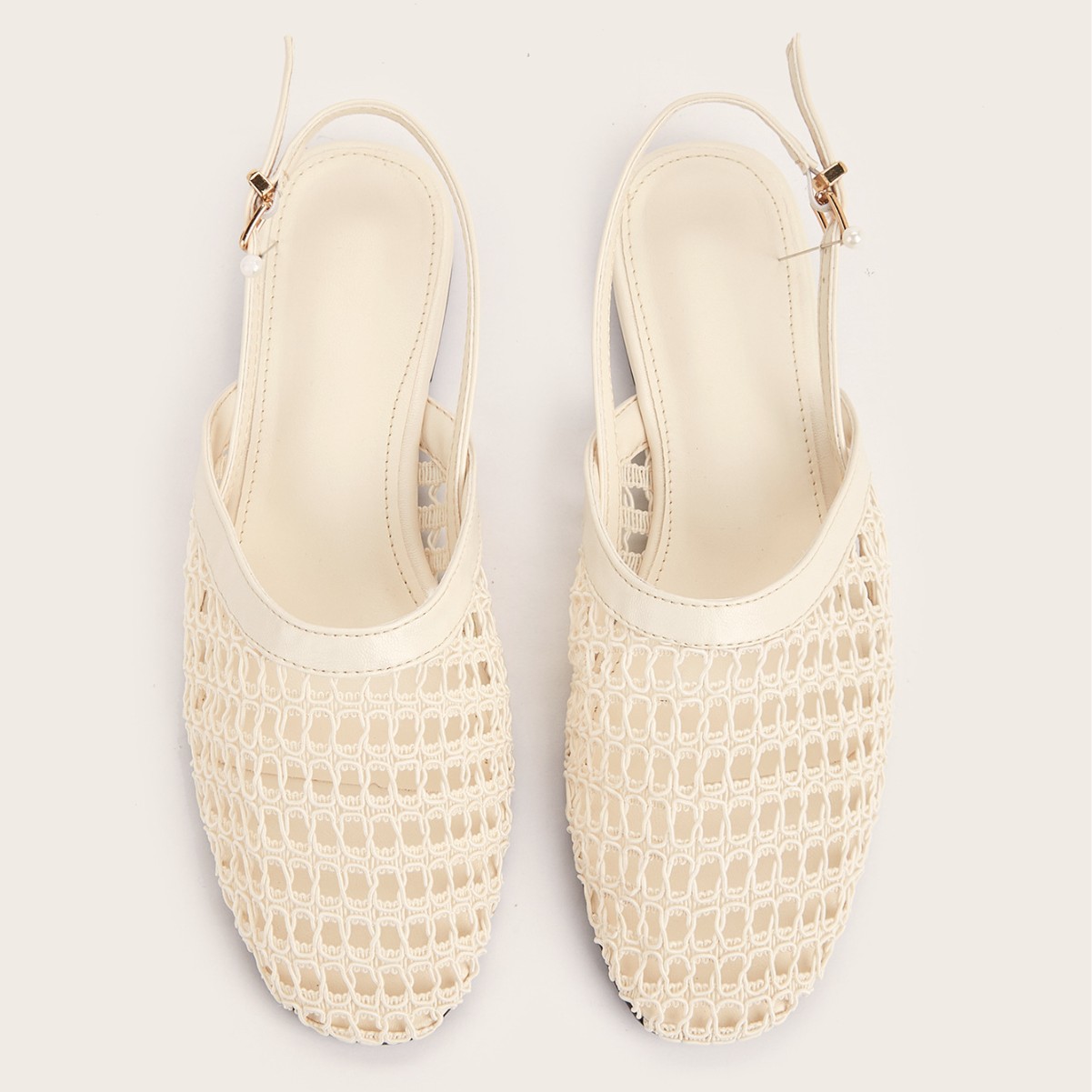 Baotou tejido rosa con sandalias planas de estilo romano