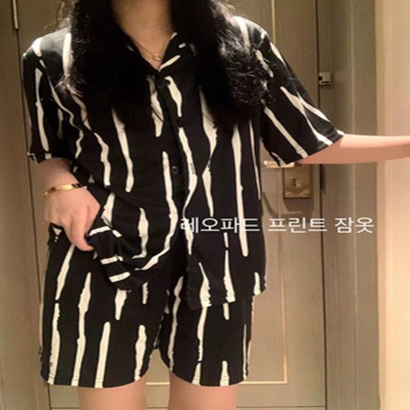 Celebridades en línea pijamas en vivo de las mujeres de manga corta lindo dibujos animados fresa oso verano de dos piezas ropa de casa estilo coreano traje Suelto