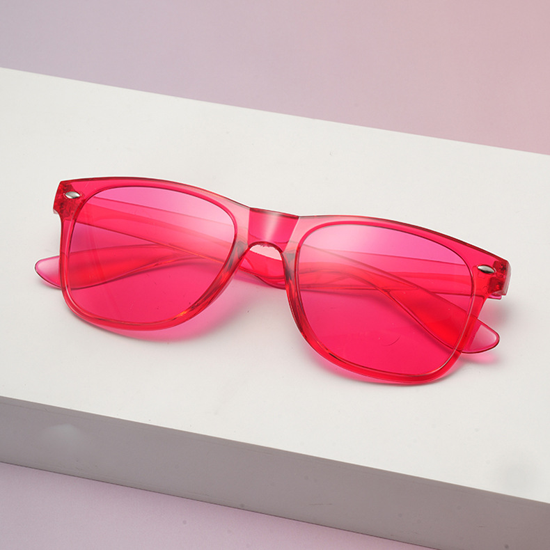 Gafas de sol retro de moda 2025, estilo caramelo con clavos de sombrilla de arroz, venta al por mayor directa de fábrica