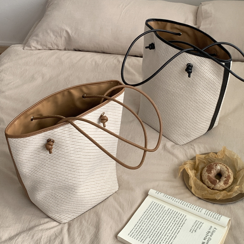 Vacation style leisure large capacity single shoulder tote 2024 new simple commuting big women's bucket baozi mother bag_voghion.com