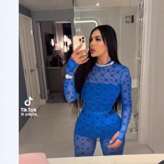 스타와 같은 스타일의 네잎 클로버 문 문 플록 하프 터틀넥 밑단 셔츠 티셔츠