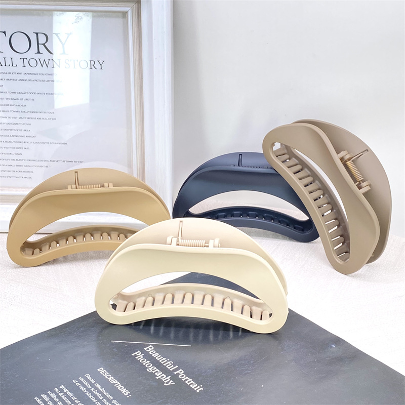 Pintura de caucho de alta calidad de plástico de tamaño grande y mediano tamaño pequeño agarre leche té color horquilla hacia atrás cabeza agarre 2 yuanes supermercado accesorios para el cabello