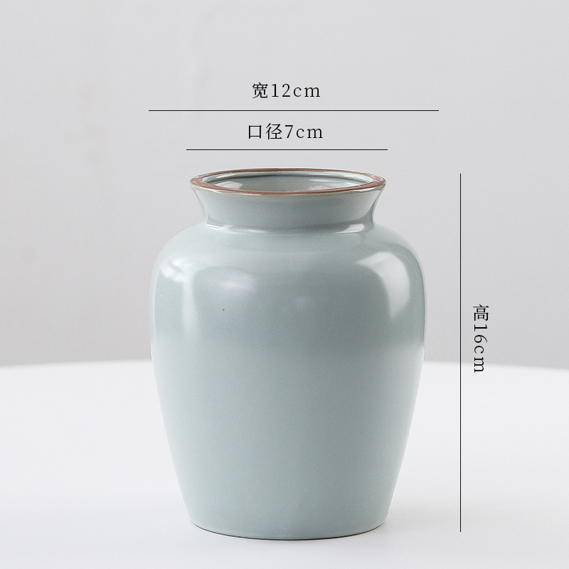 汝窯花瓶陶磁器中国式高級感民宿ホテルに生花を挿します。|undefined