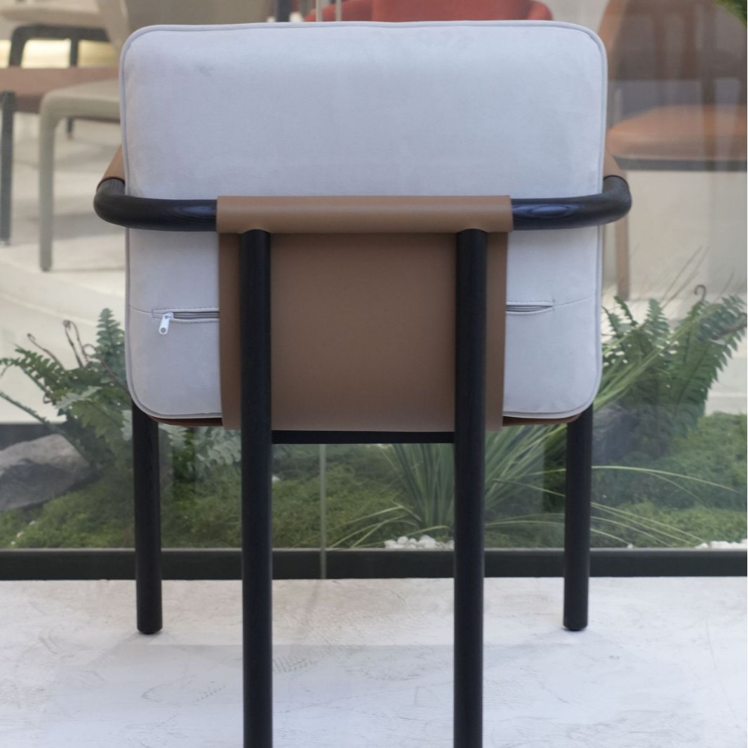 Silla de madera de cera blanca silla de diseño silla de cuero silla de comedor italiana minimalista silla de escritorio casera respaldada