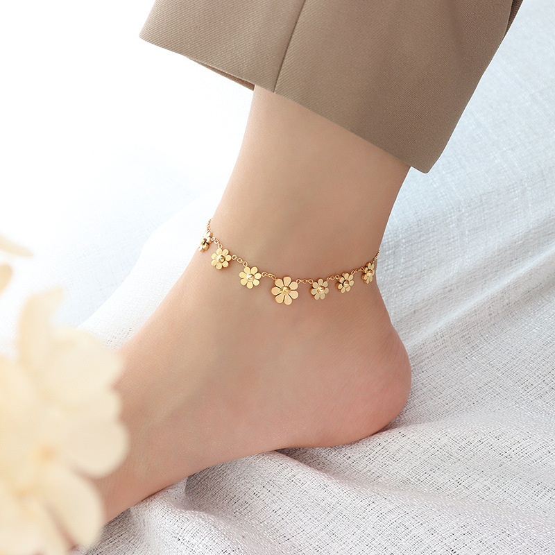 Simple small fresh niche all-match ins small Daisy anklet jewelry cross-border titanium steel plated non-fading wholesale jewelry