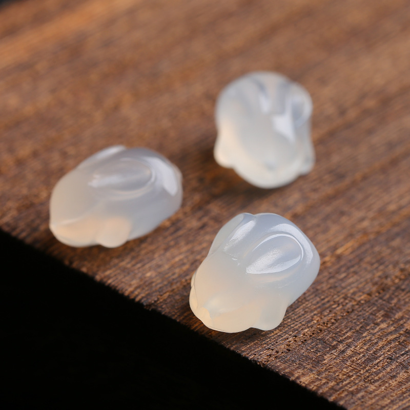 智贝详情图_9天然白玛瑙玉髓兔子玉兔吊坠DIY编织手链钥匙扣