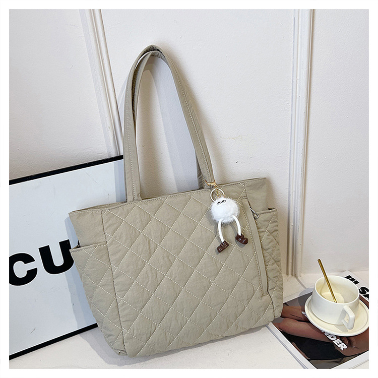 Women's Quilted Shoulder Bag Large Capacity Commuter Tote_voghion.com