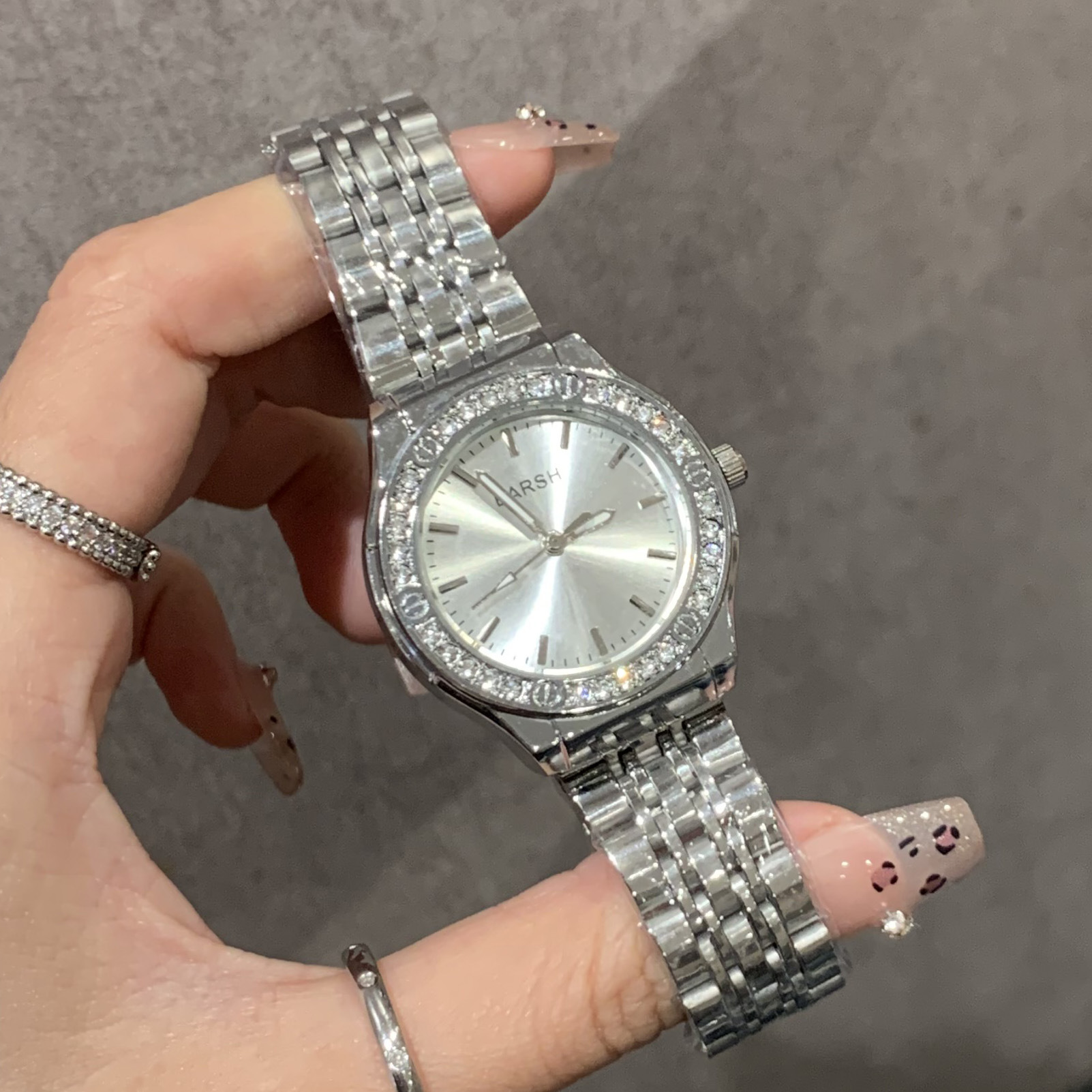 New Minimalist Elegant Lightweight Luxury Fashion Women's Watch with Diamond-Embedded Steel Band High-Grade Appearance Direct Factory Sales Hot-Selling Model