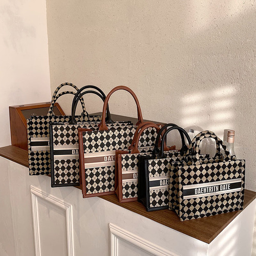Fashionable retro contrasting diamond handheld tote bag new shoulder armpit bag women's popular large-capacity commuter bag