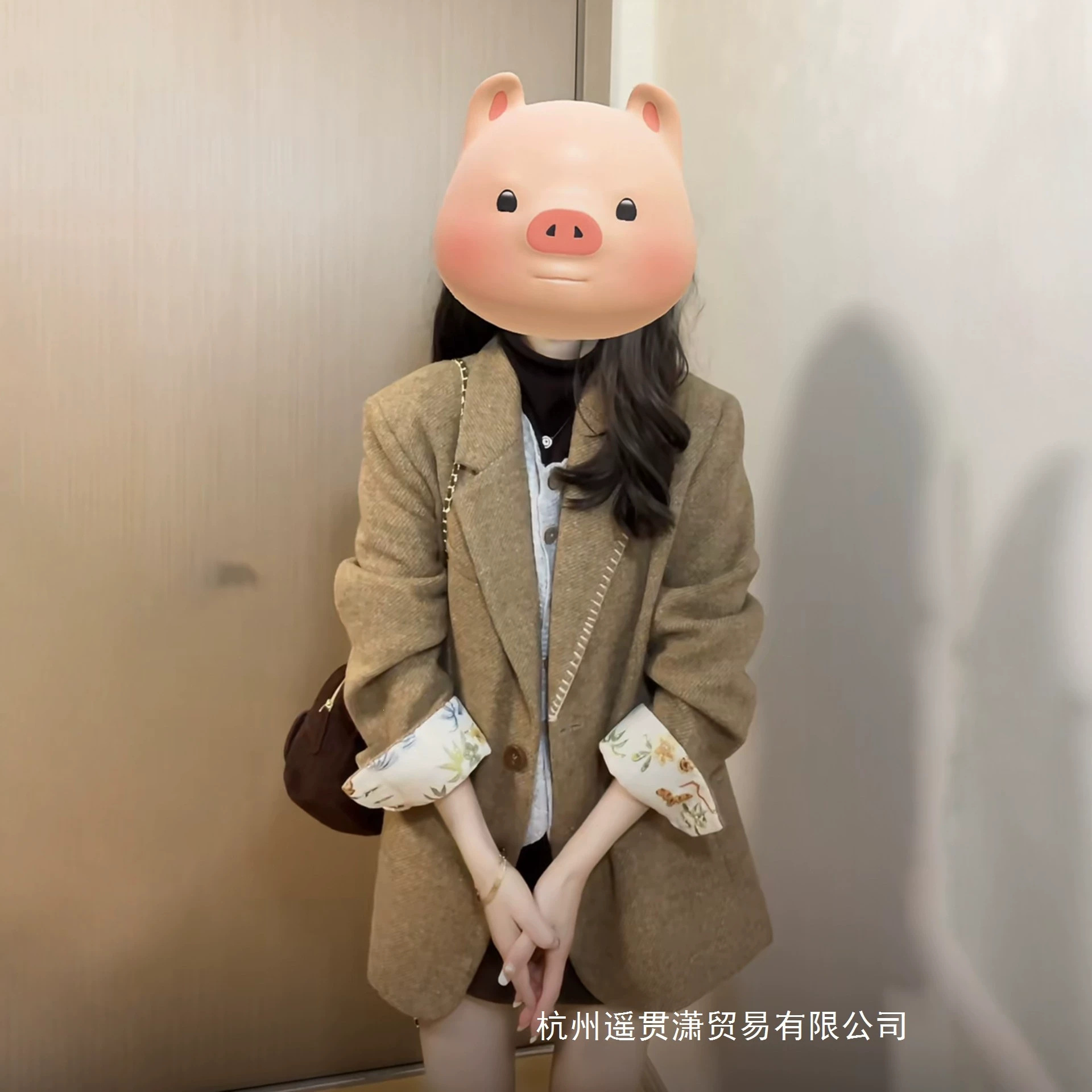 Thickened, unique, and super stylish woolen suit coat for deep winter, new 2026 style short woolen overcoat.