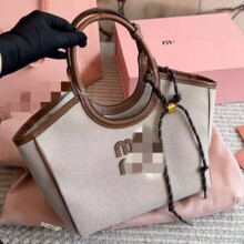 2024�����¿�MIU����Ƥţ�з������ذ����߼�������μ�Ҹ��Ů��
